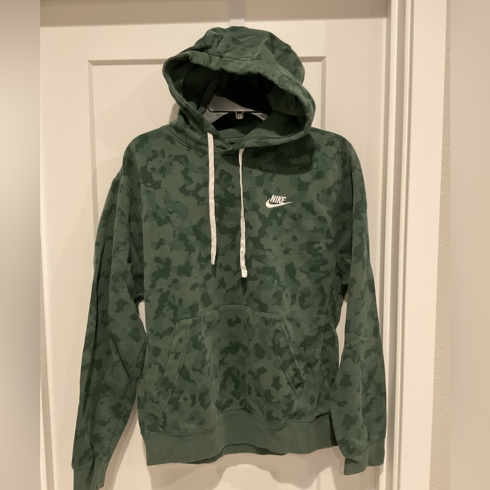 Nike camo hoodie